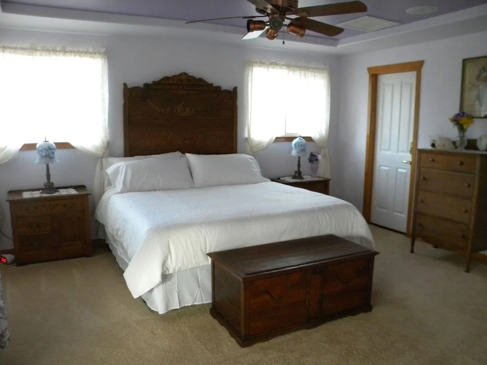 Dancing Moon Bed & Breakfast
