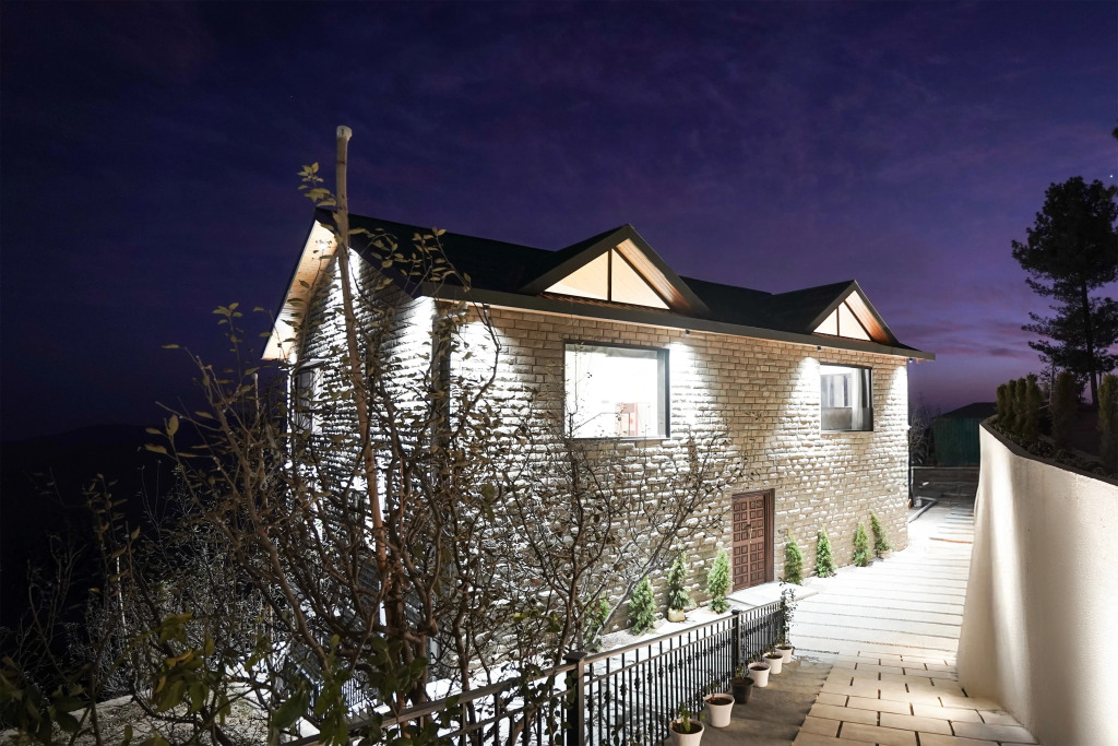 DanCenter Villa Mihika I Premium 5BHK I Orchard I Chef I Shimla