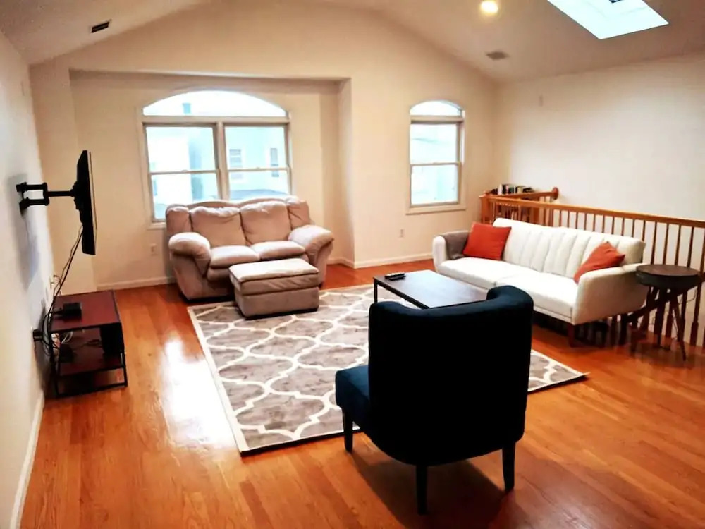 Charming 3br Apt, Only 20 Minutes To Time Square! 3 Bedroom Apts