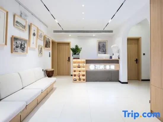Jingsu Menglan Chunxiao Designer Courtyard Villa (Phoenix Ancient City Range Rover Station Store)