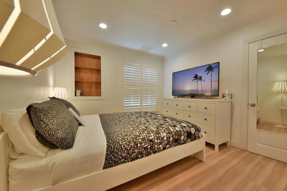 Lovely Modern Studio Near Disneyland, Bars, & Food
