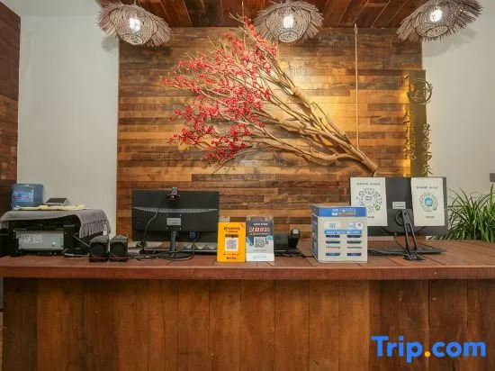 Xishuangbanna Jinghong Plum Blossom Courtyard Hotel (Poshui Square Branch)