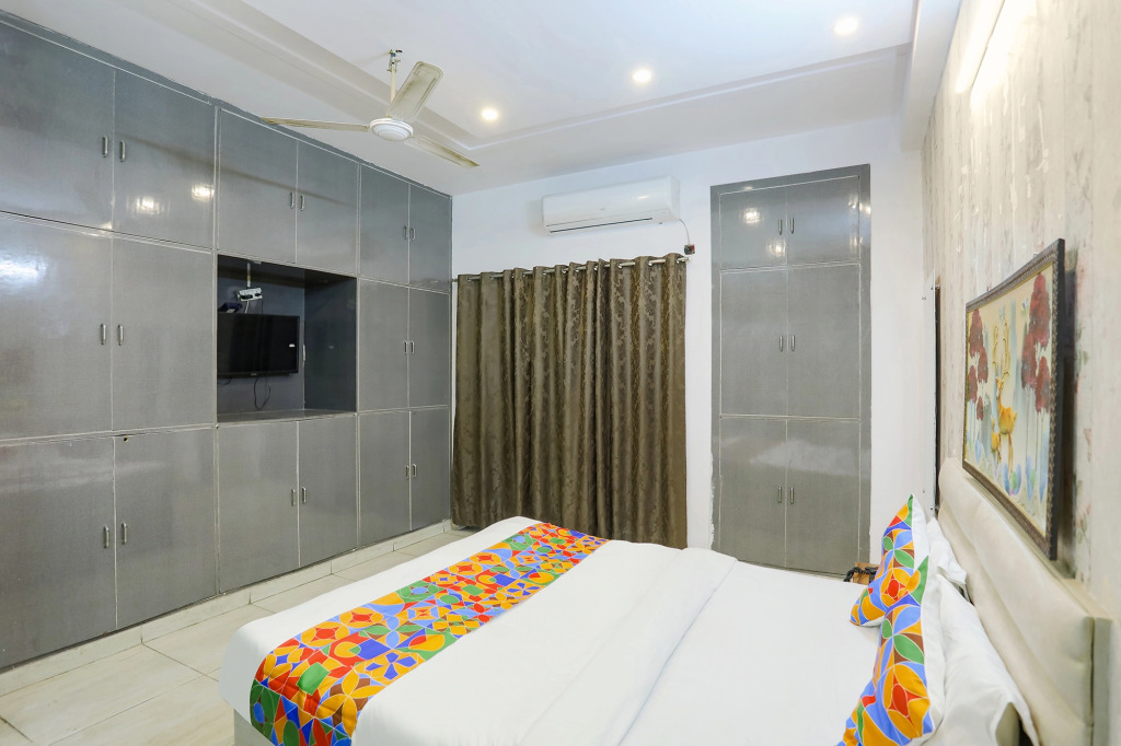FabHotel Comfirt Inn