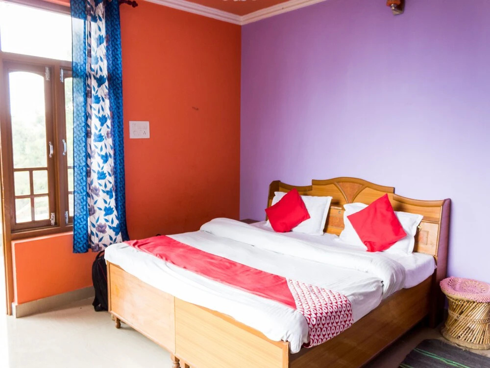 OYO 13881 Home Majestic Hill View 1BHK Naddi