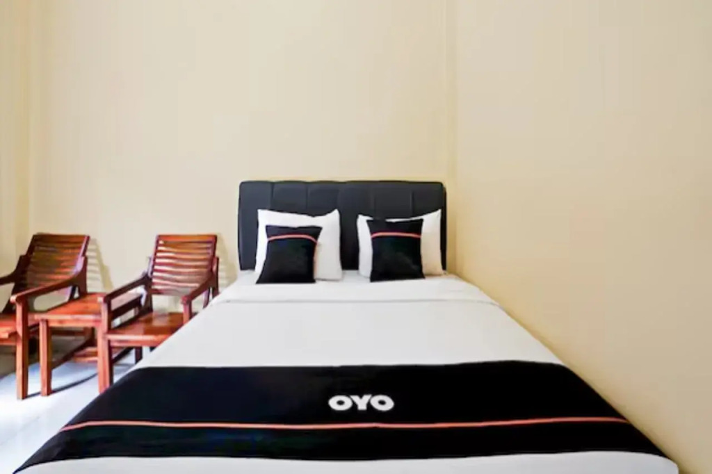 Hotel O Surabaya near Pelangi Park formerly D'best Kutisari