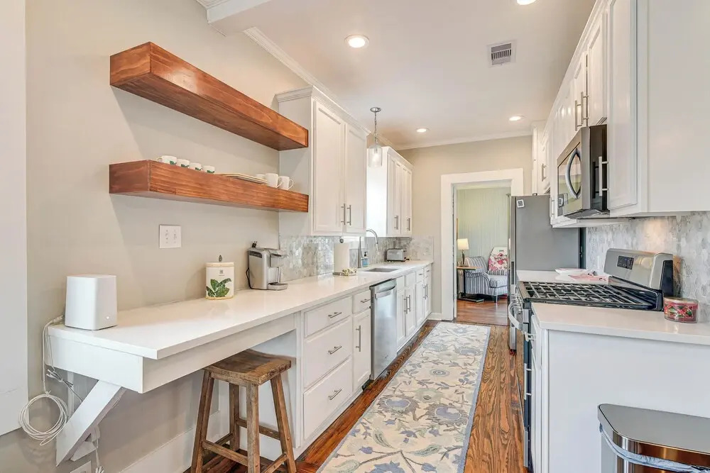4 Mi to Moody Gardens: Sleek Home w/ Deck & Yard!