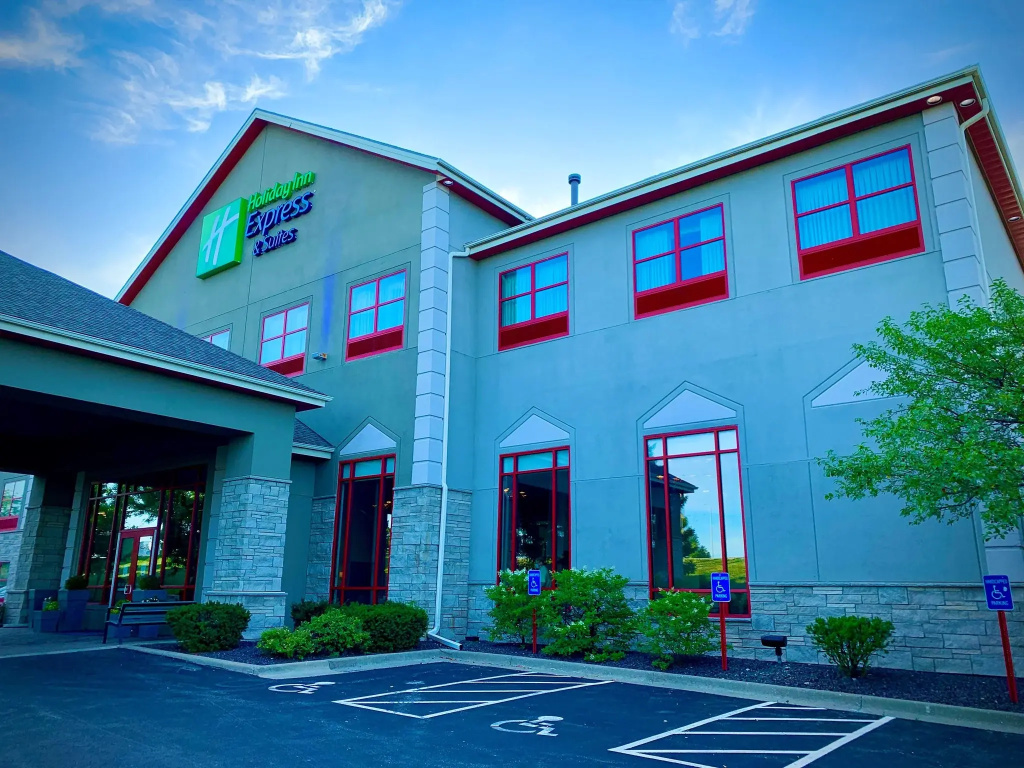 Holiday Inn Express & Suites - Olathe North by IHG