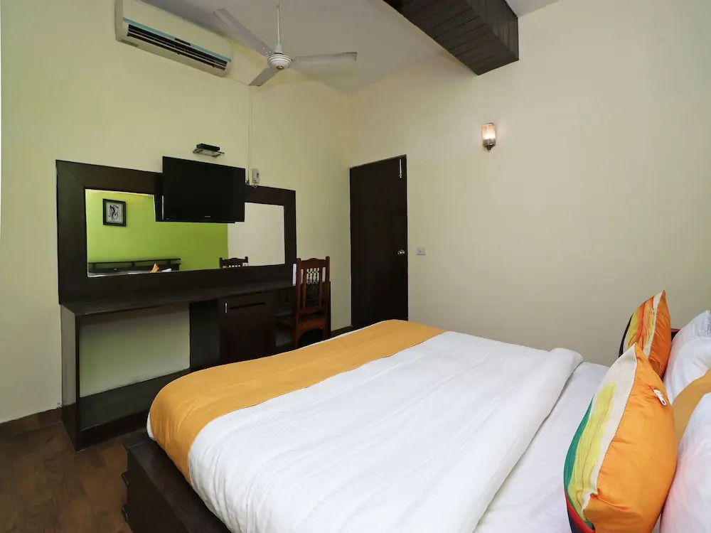 OYO 12477 DLF Phase 2