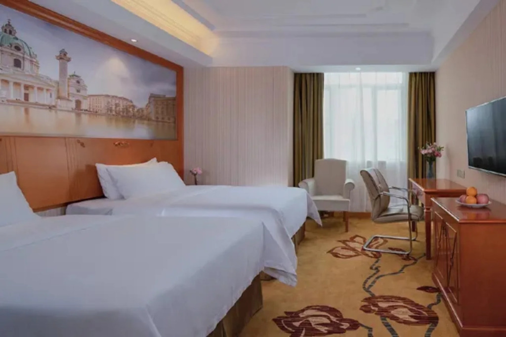 Vienna Hotel (Huizhou Boluo High Speed Rail Central Bus Station Hotel)