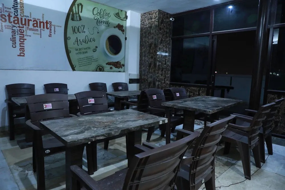 OYO 77326 Hotel Royal View