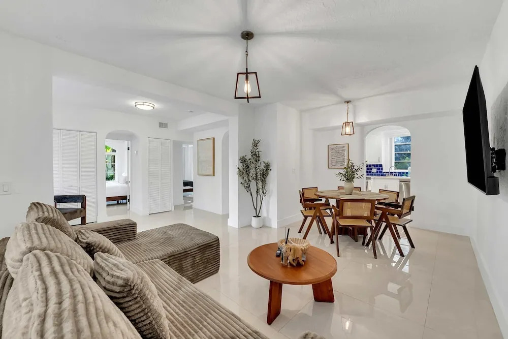 Spacious Stylish 2BR Retreat Near Victoria Park