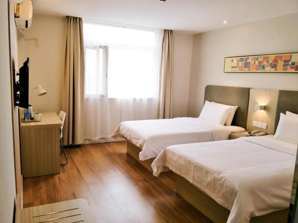 Hanting Hotel Shanghai Zhenping Road Subway Station New Branch