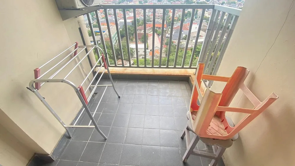 Minimalist And Homey 1Br At Belmont Residence Puri Apartment