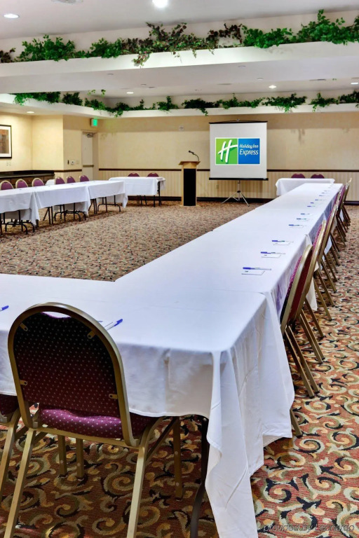 Holiday Inn Express & Suites Beaumont - Oak Valley by IHG