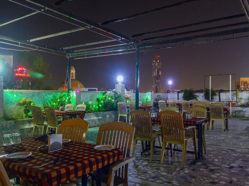 OYO 13647 Hotel Kohinoor Plaza