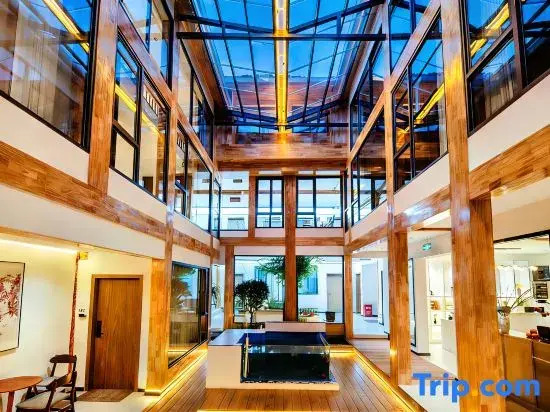 Shangri-La Yuemengyaju Homestay