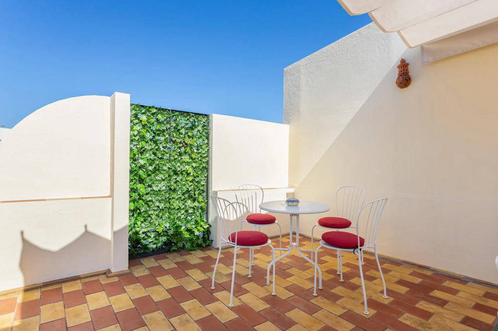 Traditional Sevillian House 6 BD and private terrace. Campamento