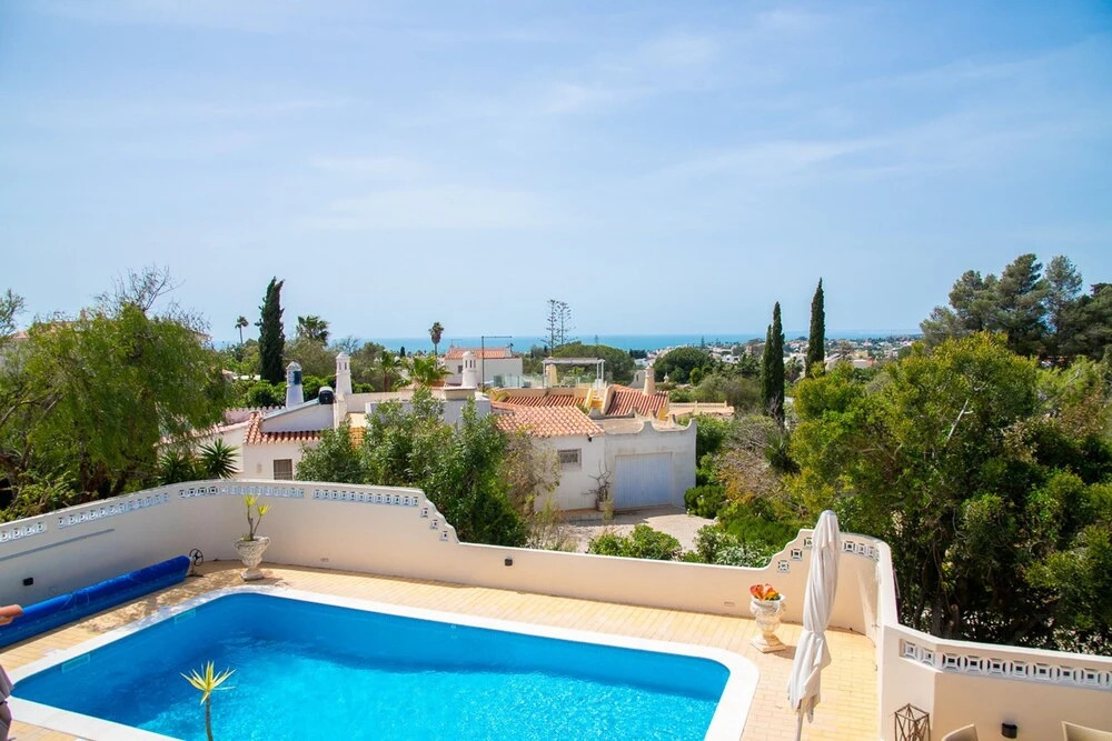 67 adm 3 Bedroom Villa Walking Distance to Carvo