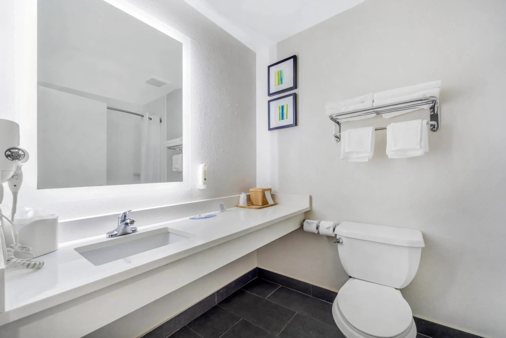 Quality Inn & Suites NJ State Capital Area