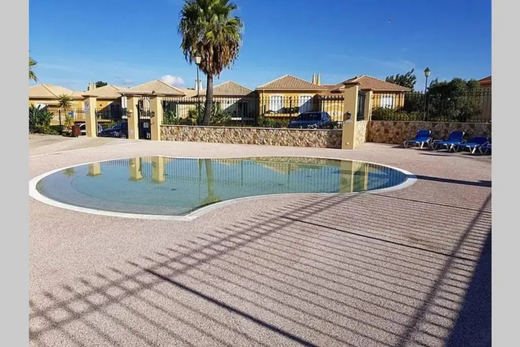 Luxury apartment with free use of pool, gym and spa
