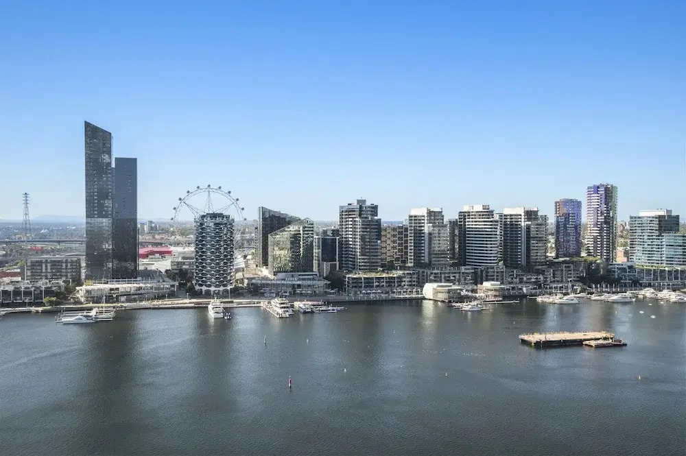 Stunning 2-bed Apartment With Water Views