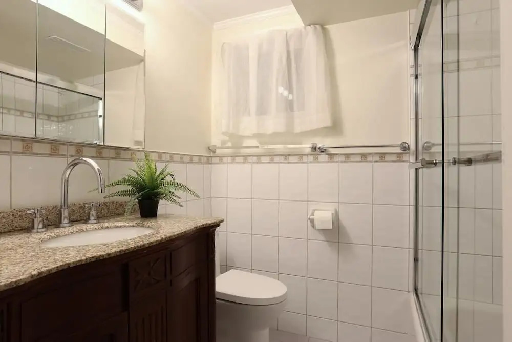 Perfect 3BR Guest Suite Near YVR Airport by Elevate Rooms