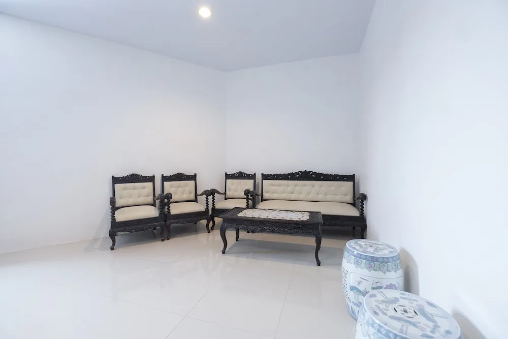 OYO 1633 Hotel Darma Nusantara 3