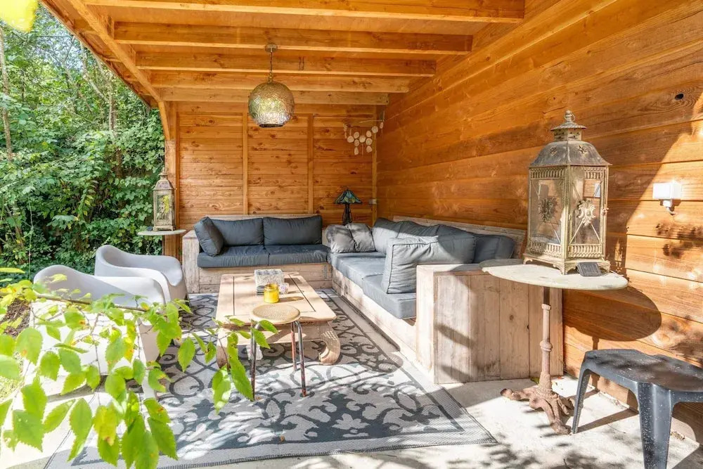 Tastefully Furnished Bungalow for 6 People With Lots of Privacy