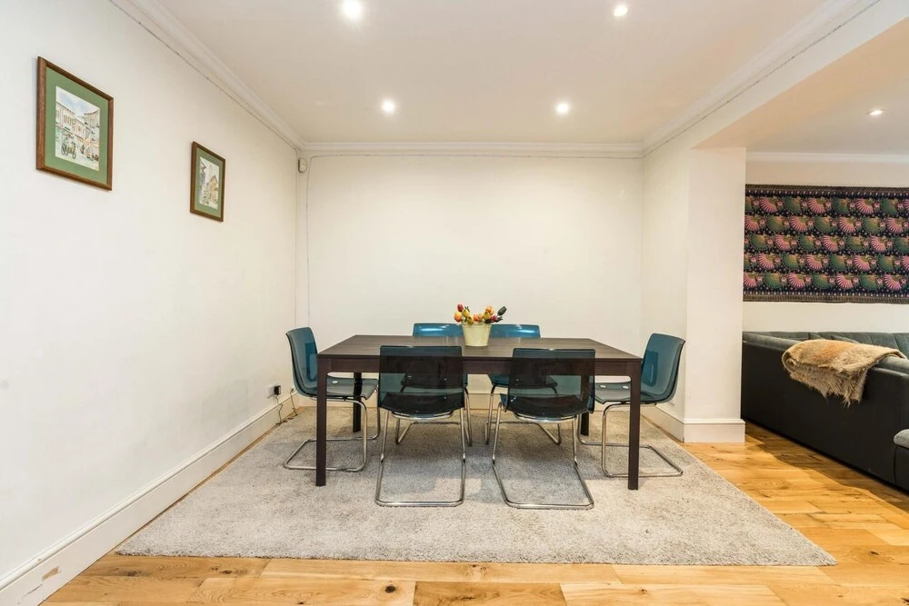 Spacious and Bright 3BD Home in Belsize Park