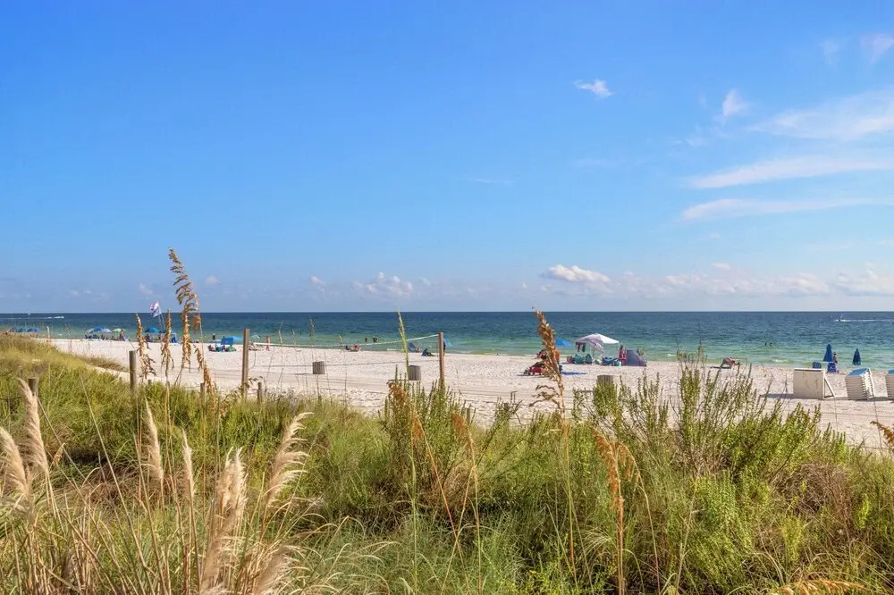 Family Friendly! 3bd, 2BA Home! Close to Beach! HOT Tub!
