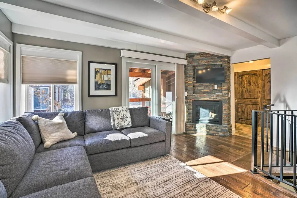 Ski-in/out Snowmass Condo w/ Community Hot Tub!