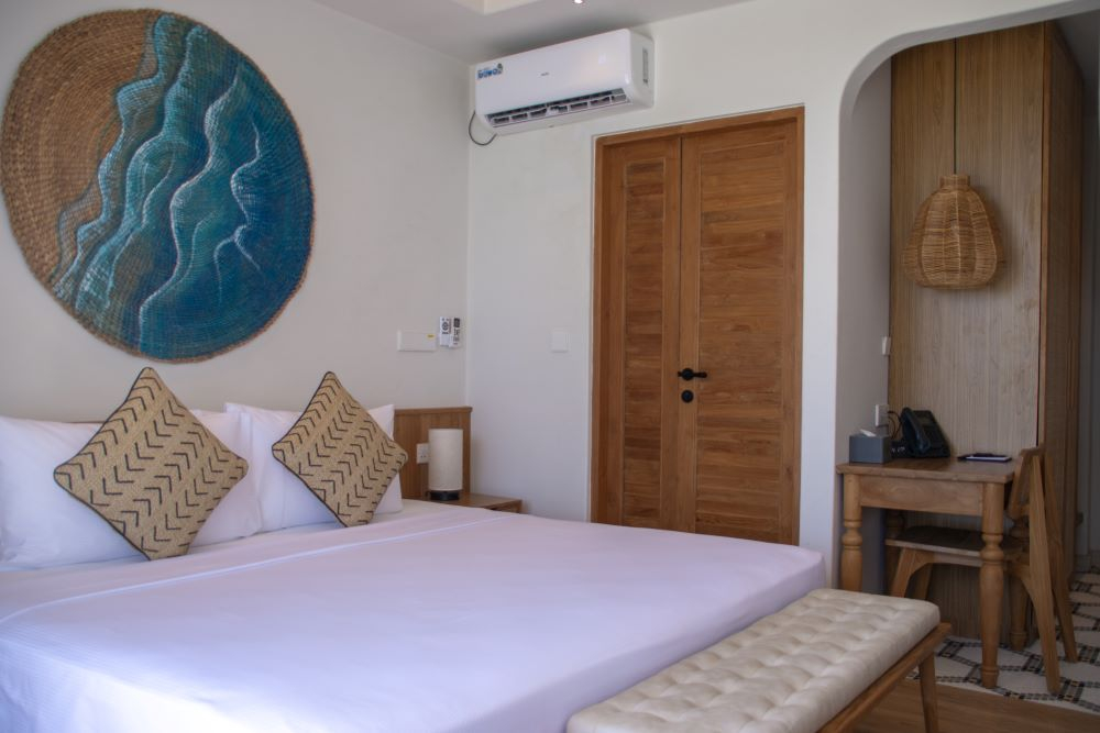 Stone Beach Club, Dhiffushi