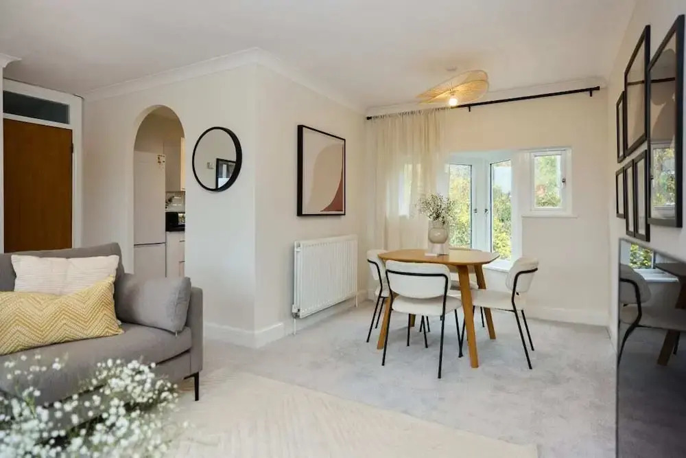 The Isleworth Place - Stunning 1bdr Flat With Balcony
