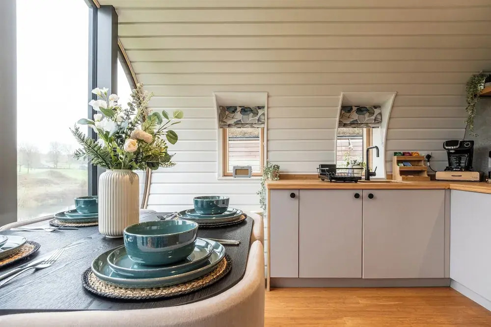 Sustainable 2BD Pod on Old Chalford Farm
