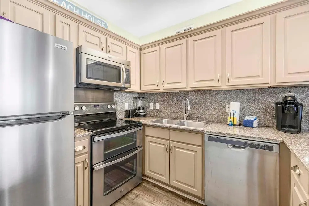 Romar Place 302