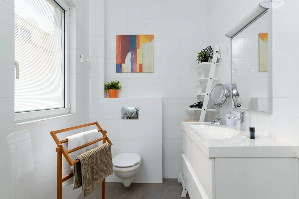 High Standard Seaside Apartment w/ Parking