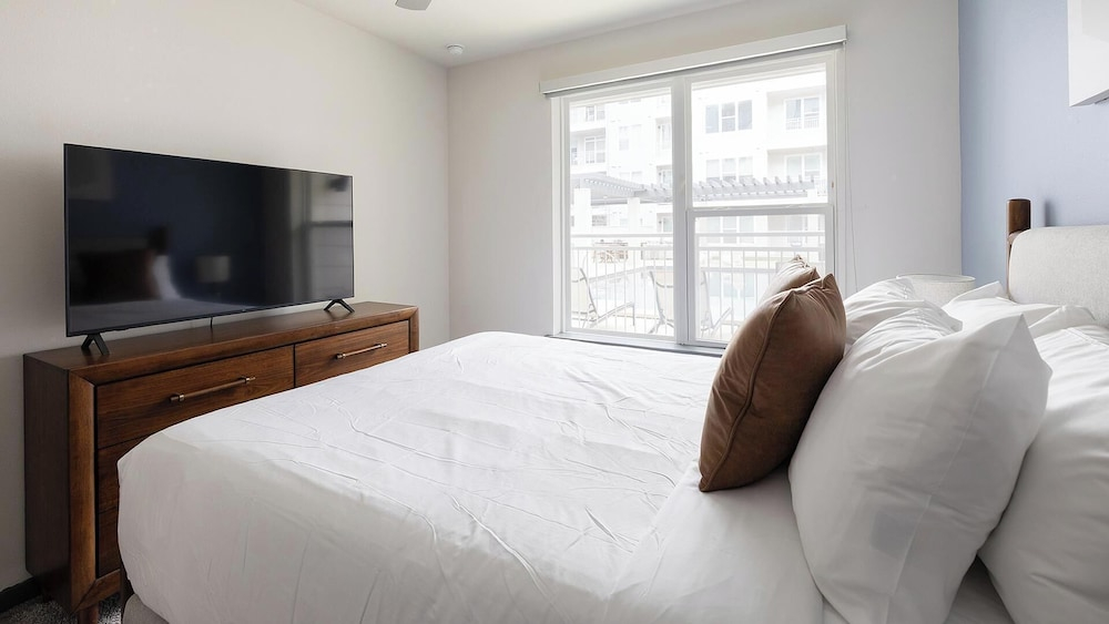 Landing Apartments Fort Worth near Cultural District