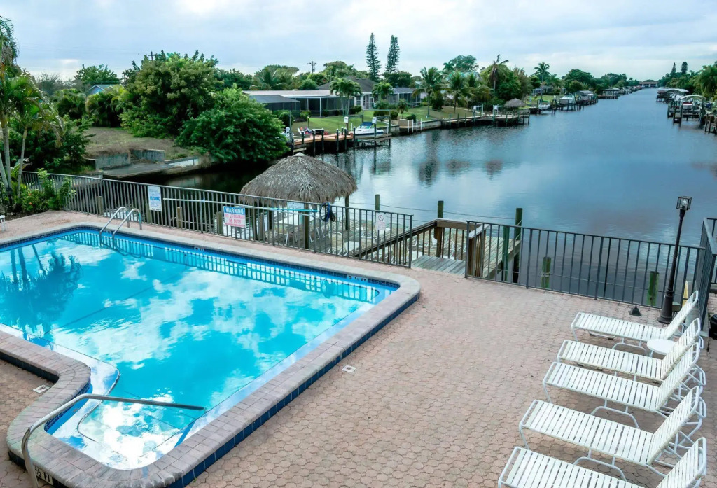 OYO Waterfront Hotel- Cape Coral Fort Myers, FL