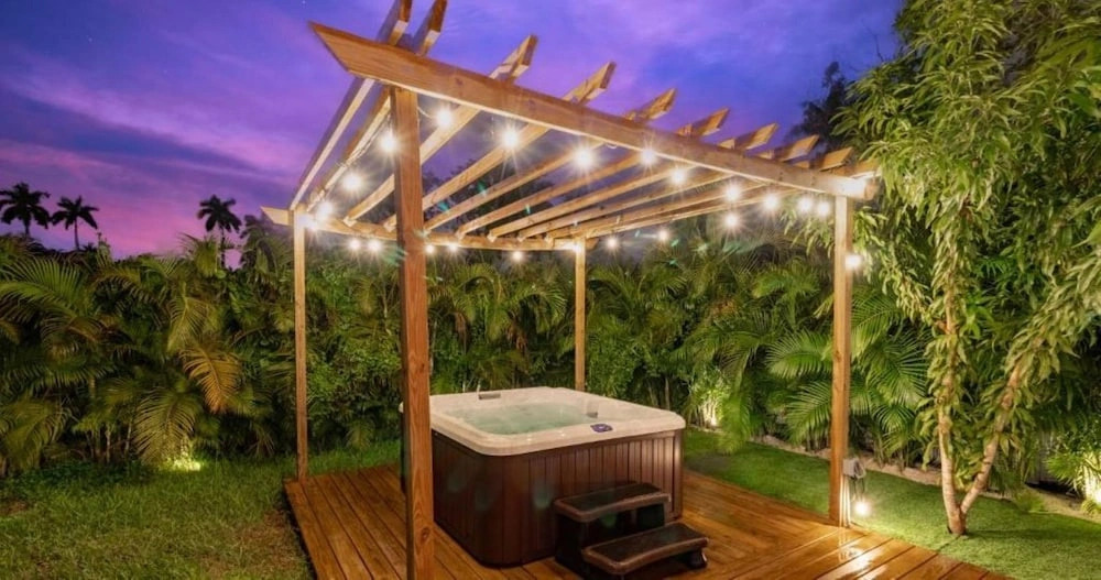 New Vibrant Villa - Heat Pool -Pickeball
