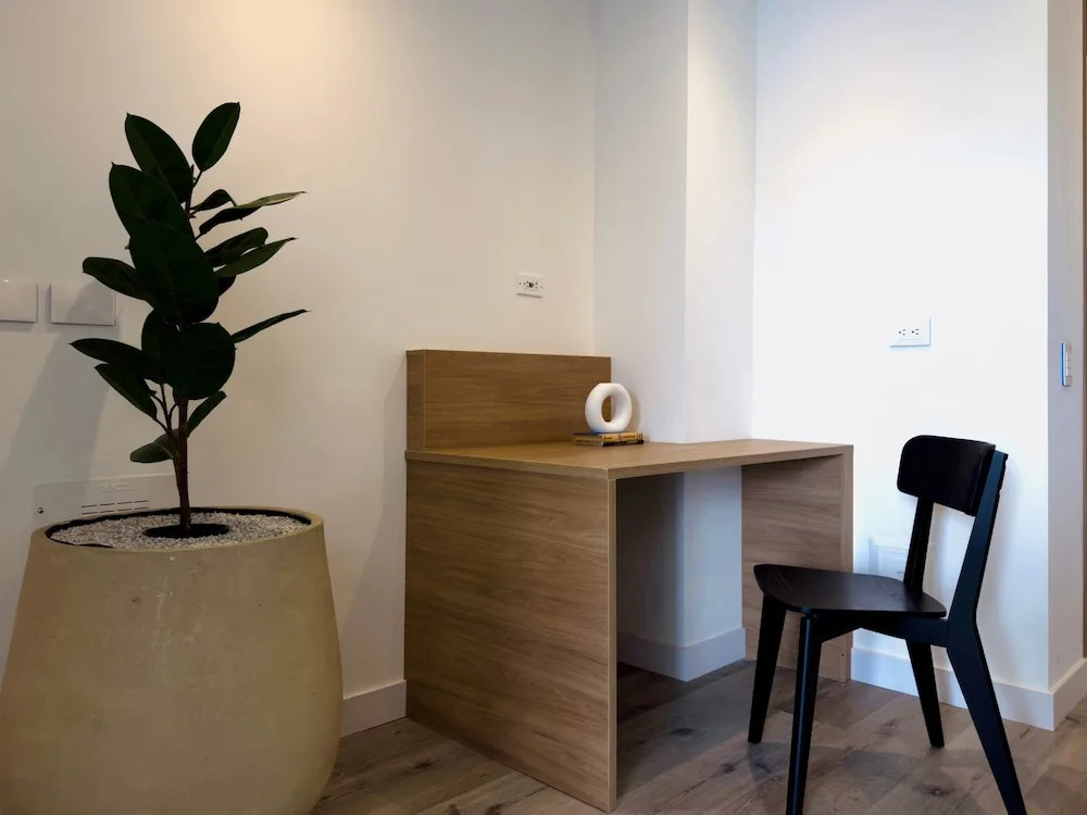 w Chic Loft w Balcony in Santa B Rbara