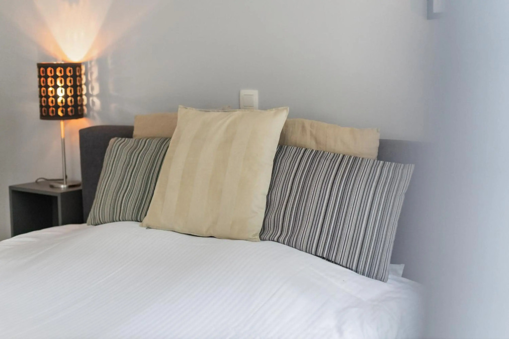 Spacious Guest Suites near Historic Market - 5 Min Walk