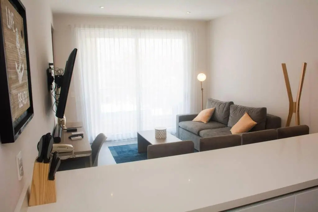 G101N DaVinci Condo 2BR walking distance to the beach