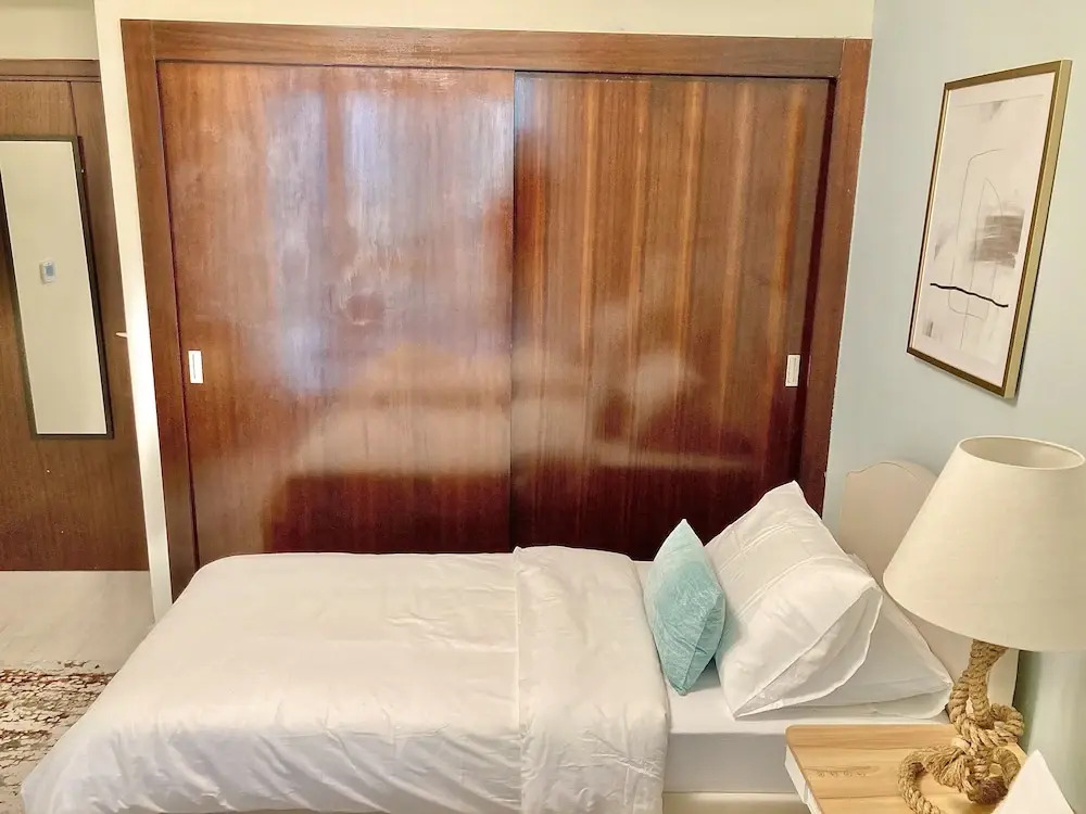 Whitesage - Lakefront Apartment Amidst Parks With Lake Access