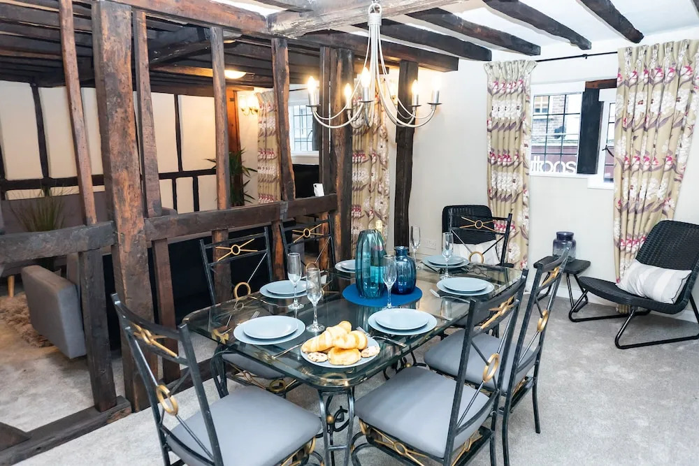 Karah Suites - Queen Annes Court
