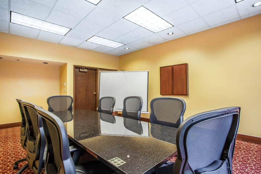 Quality Suites Milwaukee Airport