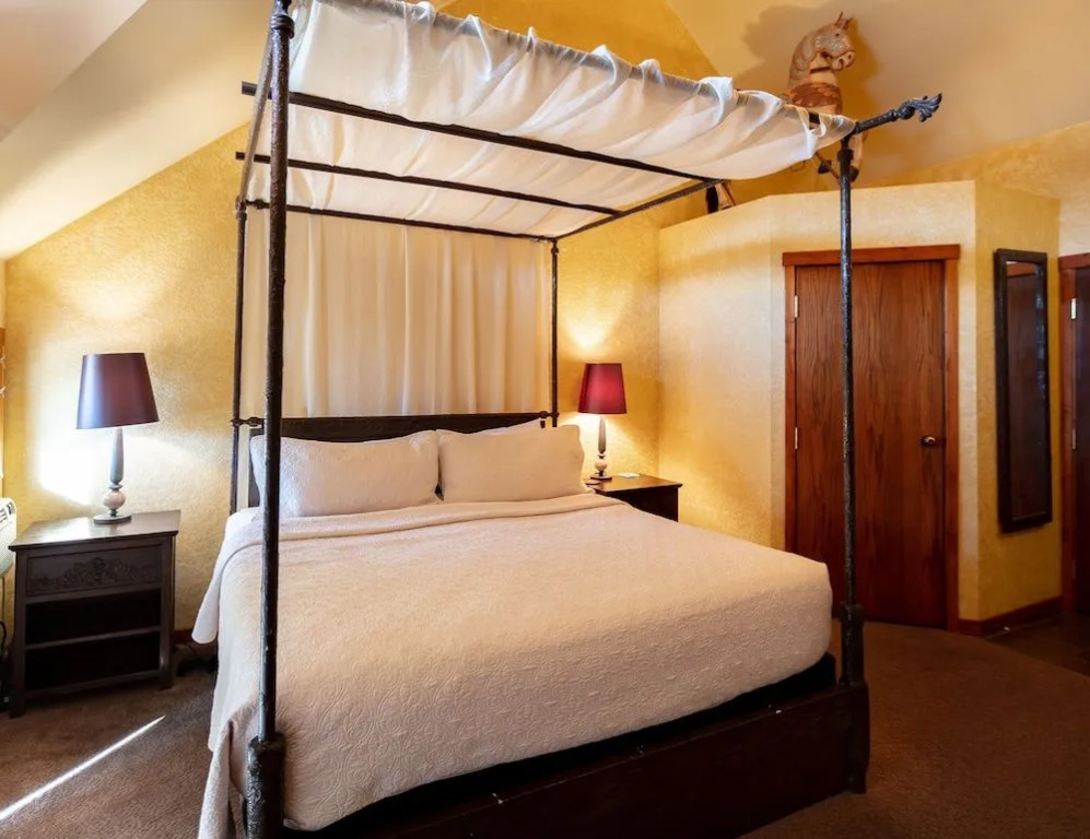 A Bear and Bison Country Inn