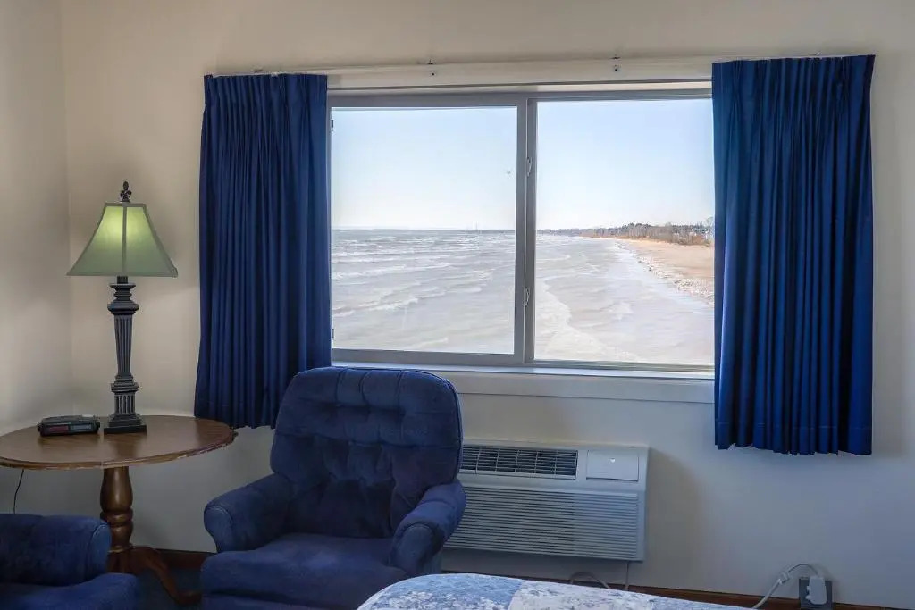 Lighthouse Inn