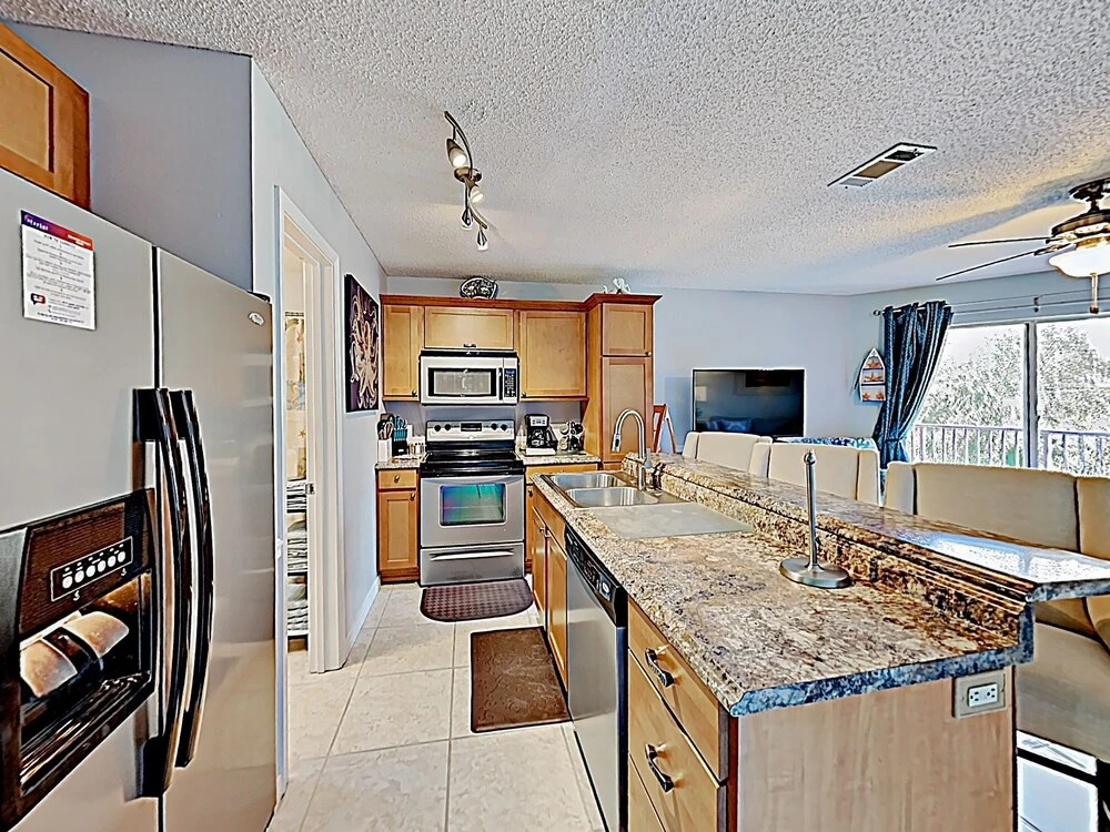 Modern Beachside Gem W/ 2 On-site Pools & Hot Tub 1 Bedroom Condo