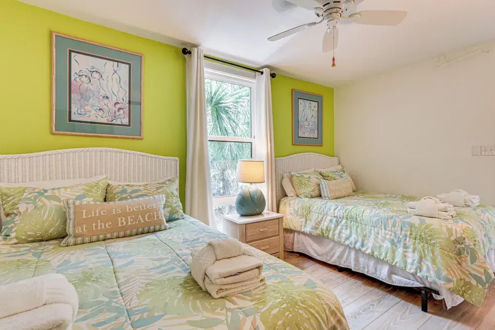 Walk to Beach: Coligny Gem w/ Community Perks