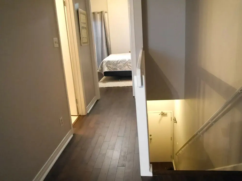 Trendy 1BR Unit on Queen St. W.